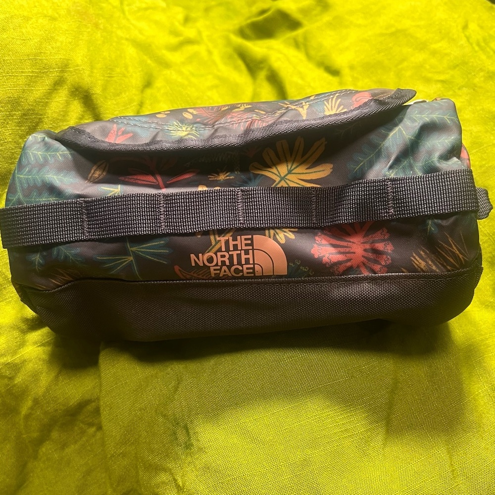 The North Face Black print base camp Toiletry Bag
